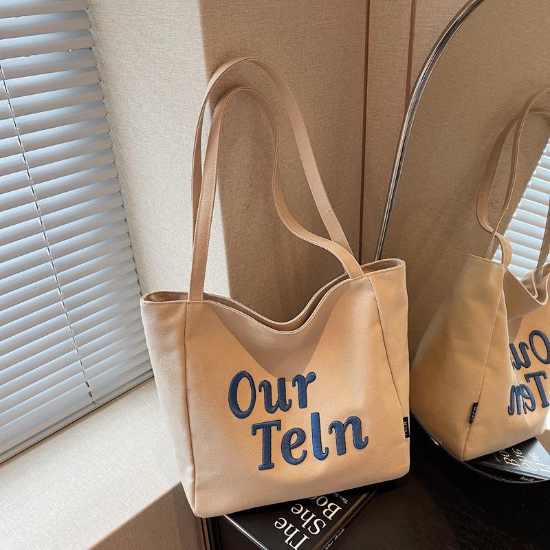 

Холщовая сумка-тоут в корейском стиле с 3D-вышивкой, зеленая - Большая вместимость, свежий дизайн в стиле колор-блок для покупок 37cm*13cm*28cm хаки