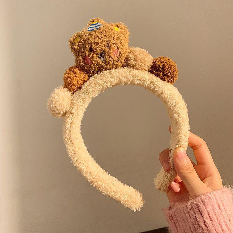 Plush Cartoon Bear Headband: Perfect for Autumn/Winter Skincare, Versatile Outings, and Effortless Style.