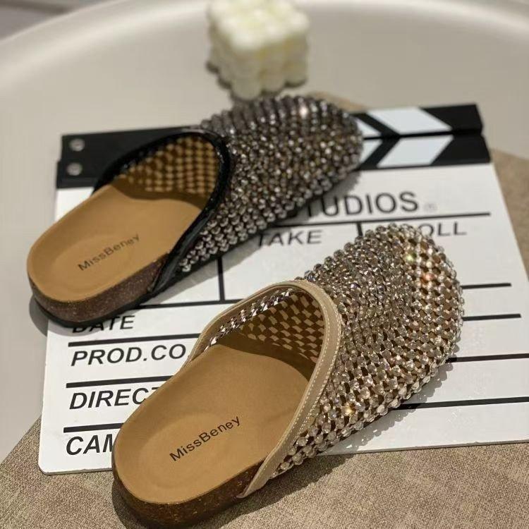 2025 nouvelles pantoufles cool pour femmes, conception à une pédale incrustée de diamants en été, demi-pantoufles cool pratiques et décontractées