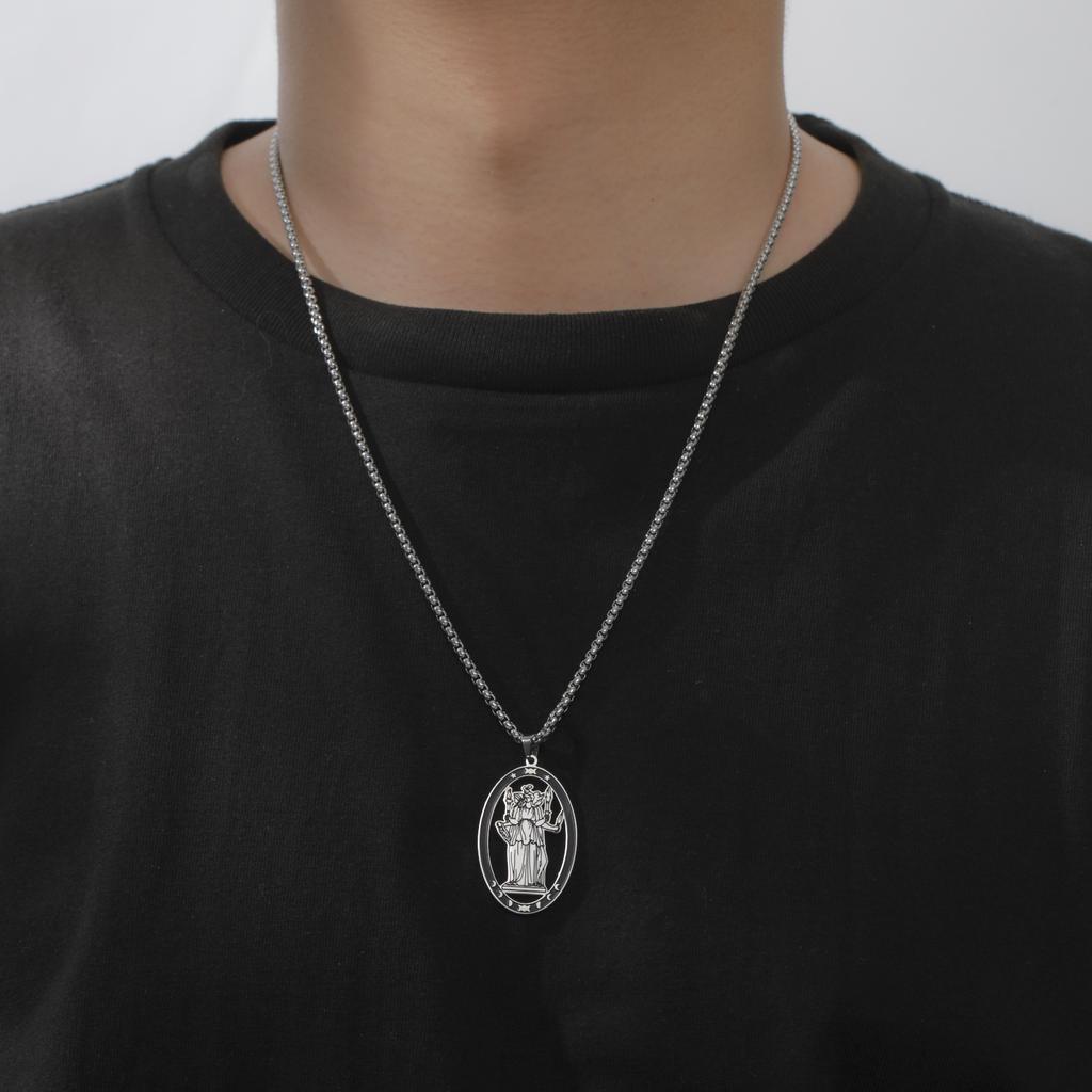 Jeshayuan Hecate Wiccan Triple Moon Goddess Necklace Hecate Wheel Key Witch Necklace Amulet Witch Jewelry Gifts for Women Men