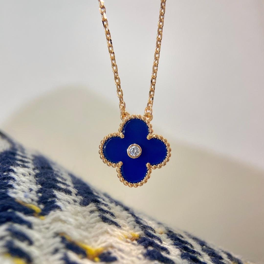 Four-leaf Clover Necklace Classic Single Flower Blue Chalcedony Necklace Women s Accessible Luxury Clavicle Chain Women s Pendant v gold