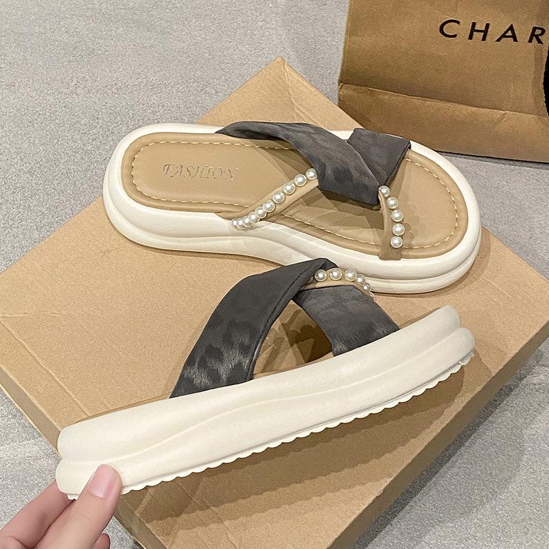 2025 spring and summer new pearl soft belt versatile temperament fashion beach wear thick-bottomed comfortable slippers