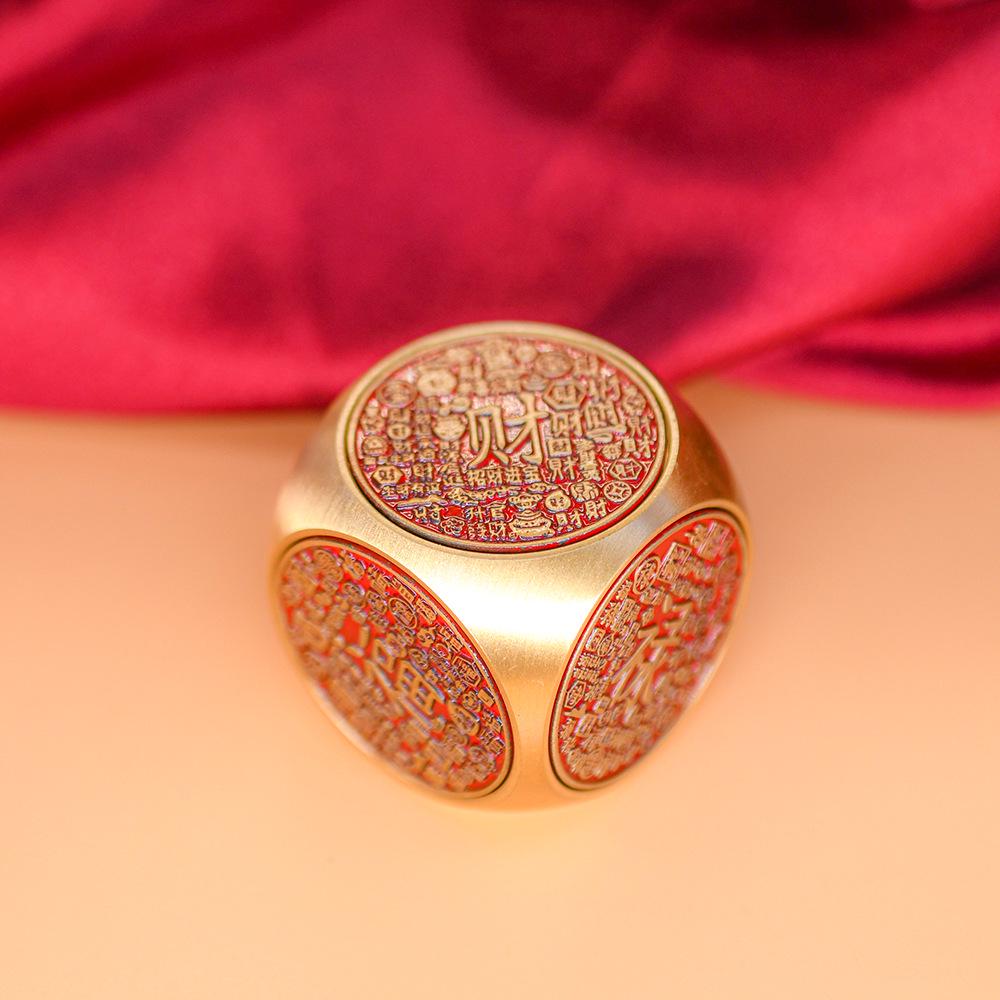 

Red Brass Six-Sided Money Spinner: A Round Decompression Ornament for Attracting Wealth and Fortune
