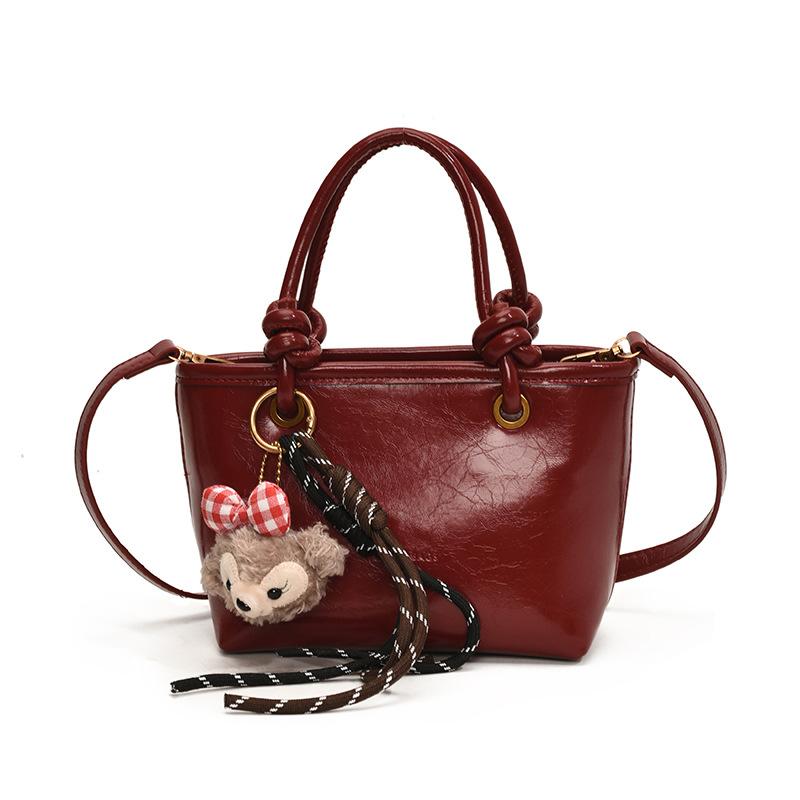 This year's popular bags are women's autumn and winter versatile 2025 new trendy fashion messenger handbag bucket bag