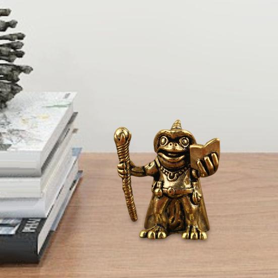 1/2 st Mässing Häxa Groda Figurin Metallsnideri Miniatyr Groda Staty Djurskulptur Halloween Feng Shui Dekoration Hem Kontor Skrivbordsornament