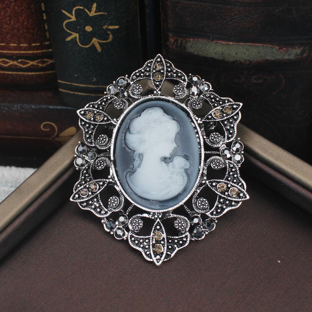 Crystal Rhinestones Cameo Vintage Brooches for Women Queen's Cameo Beauty Head Brooch Pin Clothing Accessories Girls Gifts