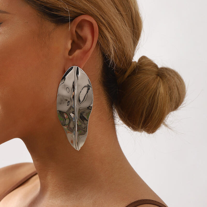 Exaggerated Glossy Metal Large Leaves Dangle Earrings for Women Ladies Temperament Stud Earrings Vacation Jewelry Accessories