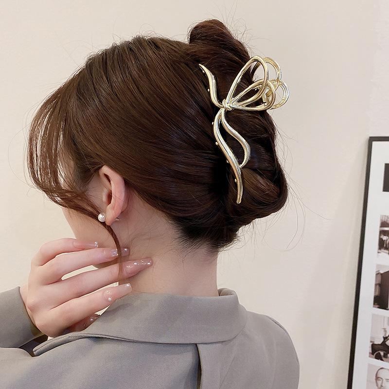 Liquid Irregular Crisscross Hairpin: Fashionable, Versatile Shark Clip Hair Accessory for Women