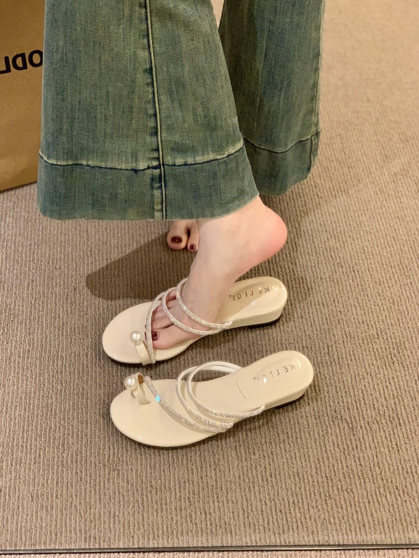 

Cool Slippers Summer Thick Heel Flat Bottom Cover Toe Pinch Slippers Women Wear Seaside French Beach Sandals 40 абрикосовий