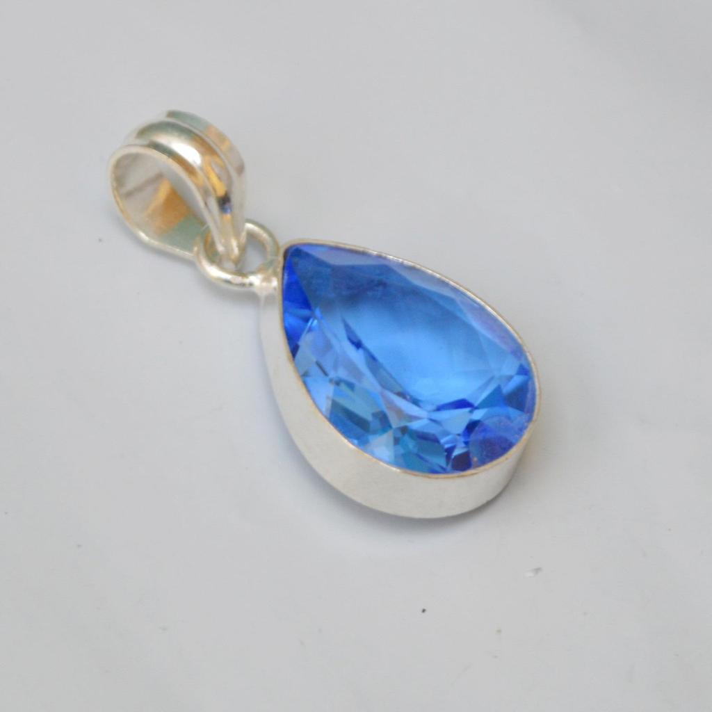 Pendente Artigianale in Argento Sterling 925 con Quarzo Iolite Blu Taglio a Pera