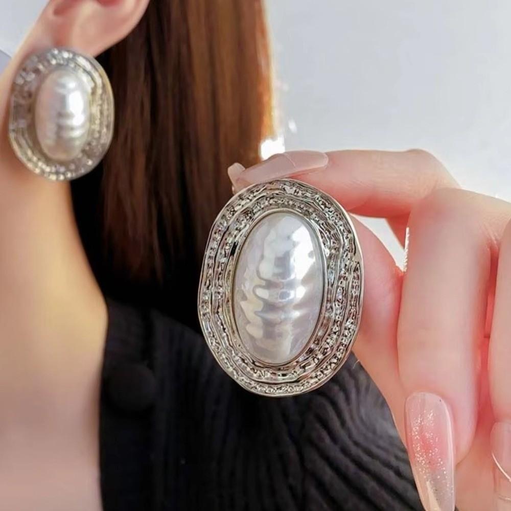 Vintage Oval Metal Pearl Earrings Imitation Geometric Exaggerated Earrings  Party Accessories
