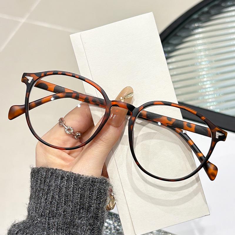 High-End Anti-Blue Light Myopia Glasses: Tea-Colored Frames for a Smaller Face Look