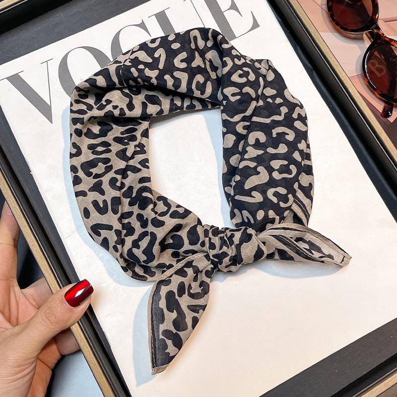 30% Silk 70% cotton Scarf Bandana Women Square Scarves Wrap Kerchief Fashion dot Headband Leopard Hijab Shawls Bandana Foulard