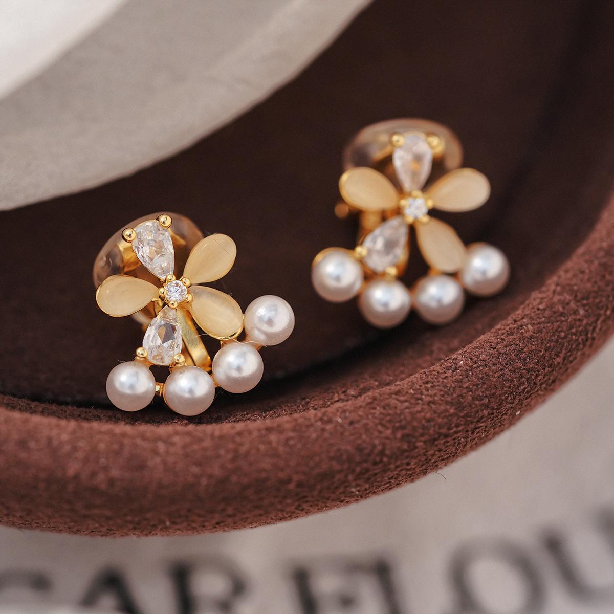 Gold Plated Zircon Bow Pearl Ear Clip, No Piercing Required; Elegant High-End Jewelry for Women.