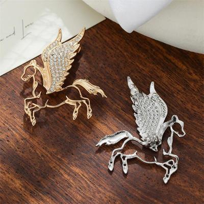 Fashion Rhinestones Alloy Horse With Wings Brooch Zodiac Pony Pins Women Men Clothing Accessory Suit Lapel Corsage New Year Gift