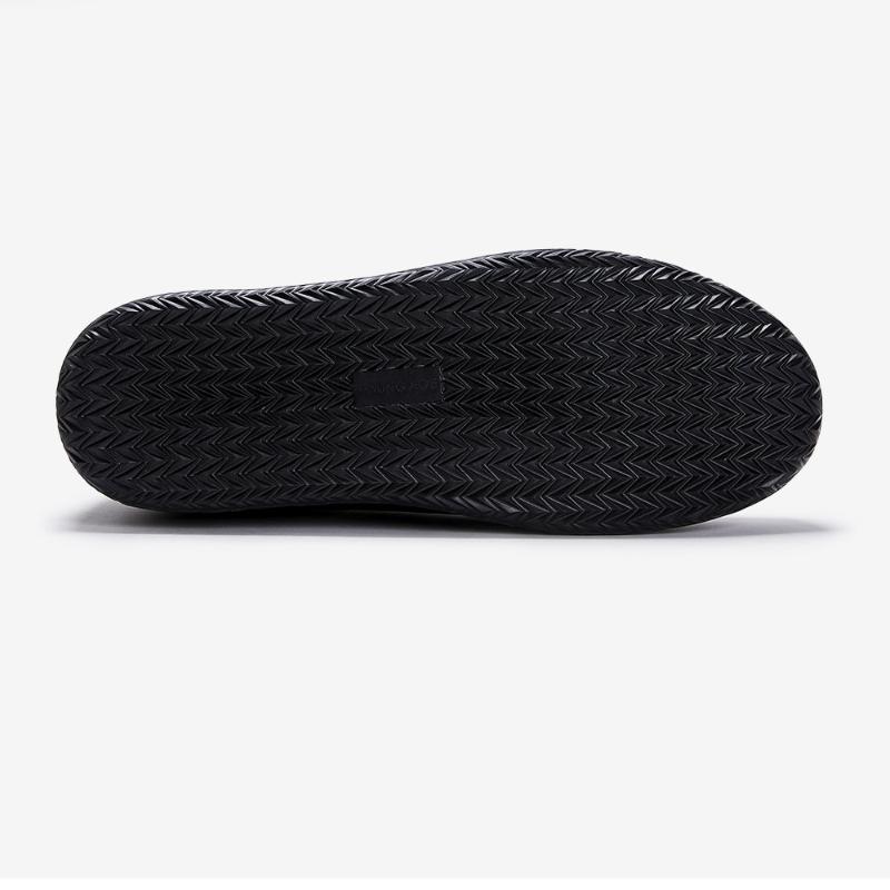 Young Age Male Goatskin Bumpy Sneakers Black