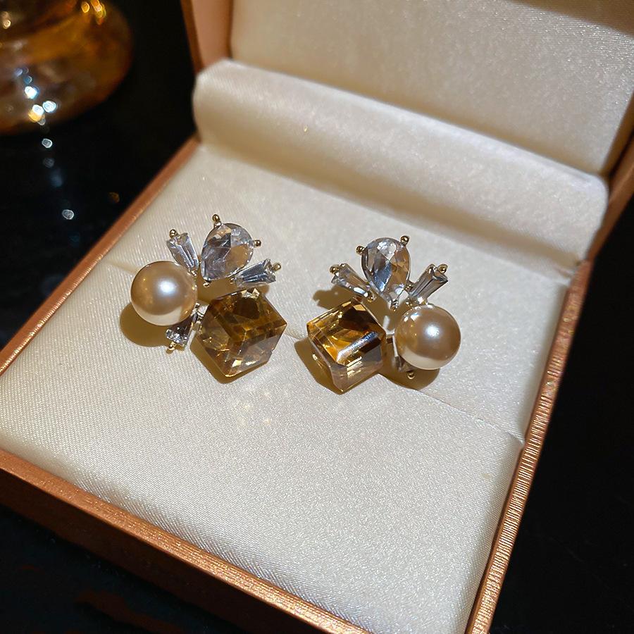 Zircon Irregular Round Pearl Earrings Light Luxury Premium Stud Earrings French Exquisite Versatile Earrings