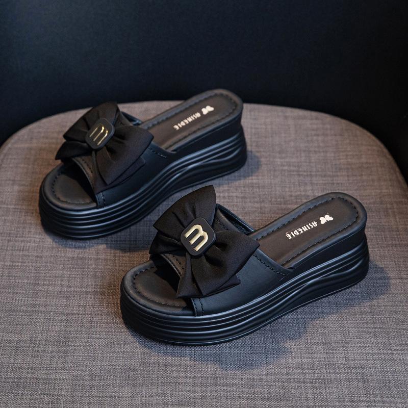 Thick-bottomed Slope Heel Slippers Women's Summer Outer Wear 2025 New High-end Feeling Going Out Versatile Fashion Muffin One-word Cool Slippers