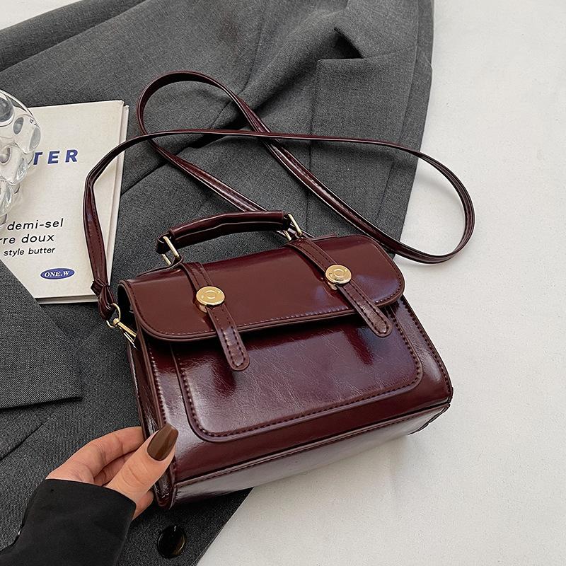 

Сумка премиум-текстуры в стиле ретро женская 2025 новая женская сумка популярная универсальная сумка-мессенджер модная нишевая маленькая квадратная сумка женская