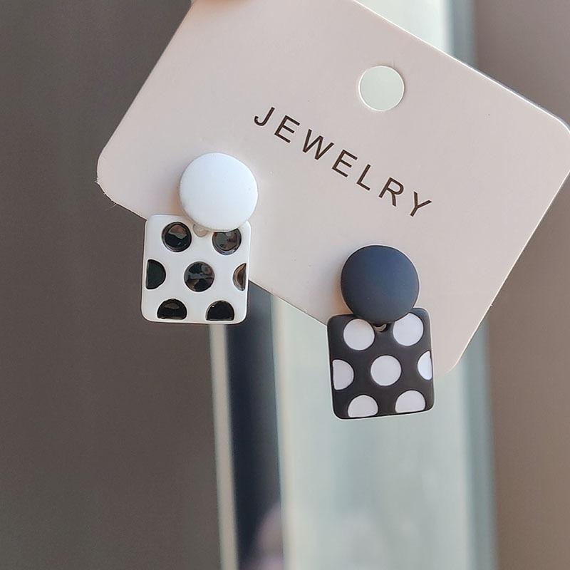

Винтажные милые геометрические асимметричные серьги в горошек женские серьги-гвоздики контрастного цвета