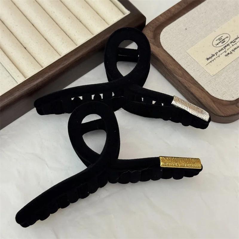 Autumn and Winter Retro Flocking Large  Metal  Grab Clip Femininity Hairpin  Shark Clip On The Back of The Head  Hair Claw Clip