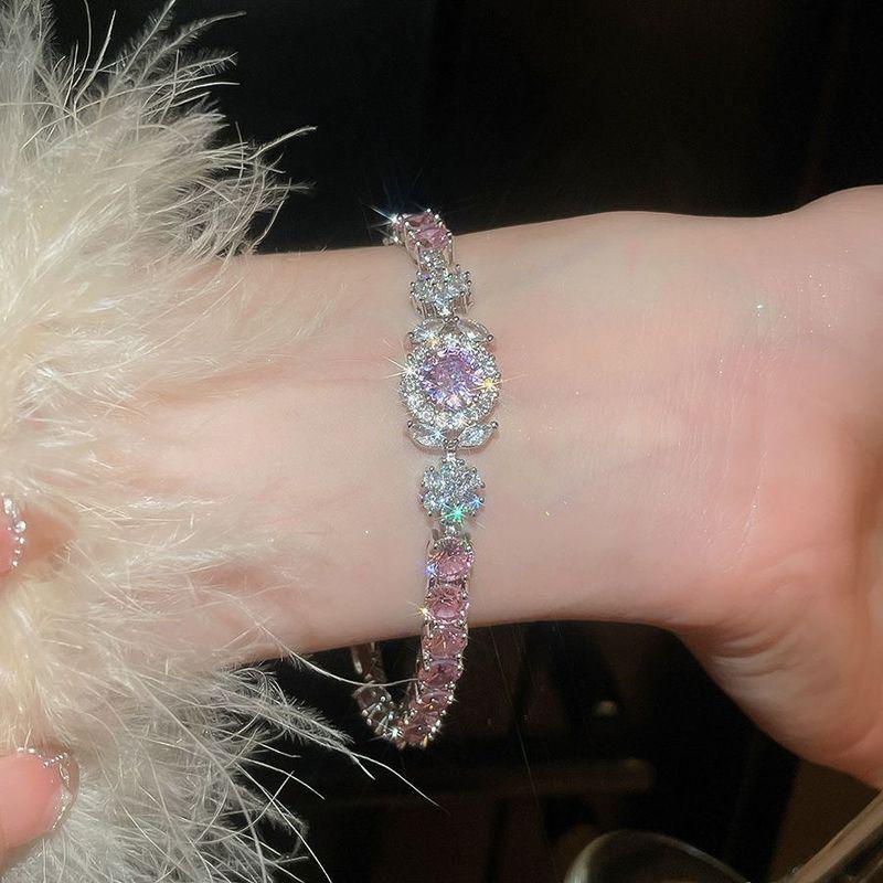 Bracciale Geometrico in Zirconi di Lusso Raffinato: Design Colorato e Versatile
