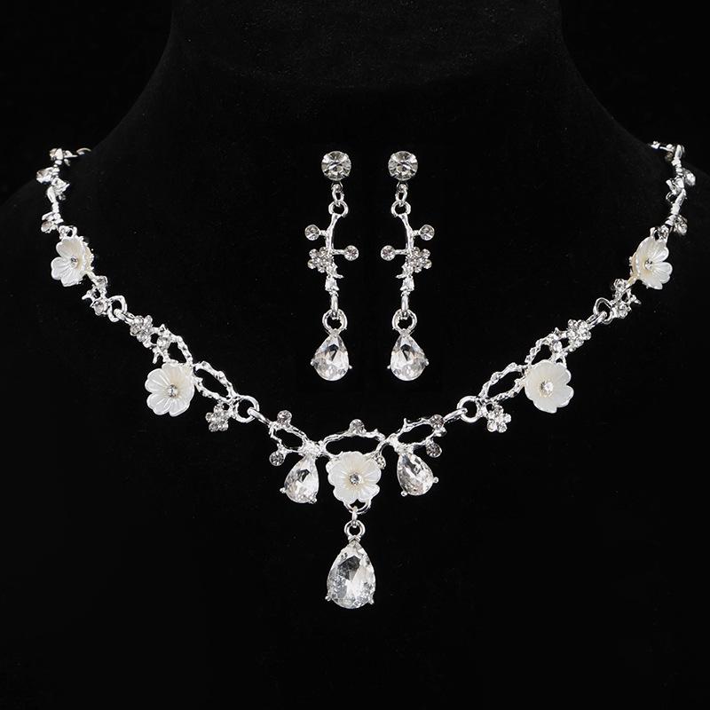 Elegant Crystal Rhinestone Bridal Jewelry Set: Alloy Flower Necklace & Earrings