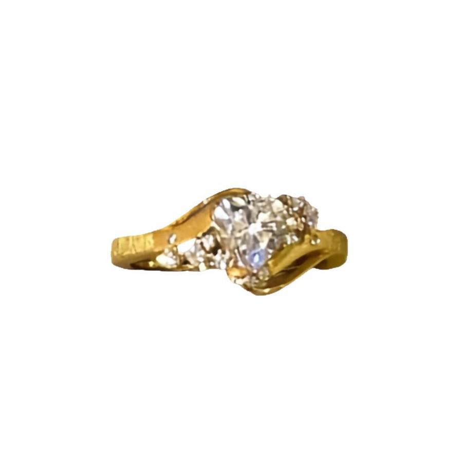 Retro Zircon Hollow Ring: Exquisite Fashion for Women