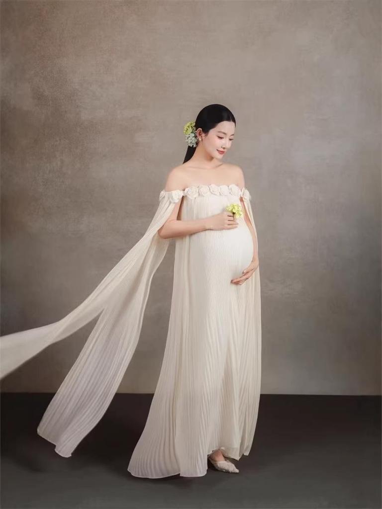 Maternity Studio Clothing: Elegant French-Inspired Style for Gentle, High-End Pregnancy Photography