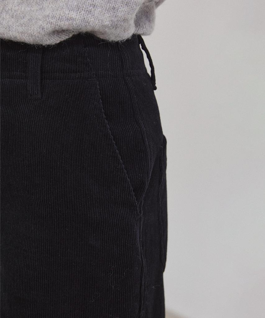STEP AROUND Corduroy Belted Straight Pants_Black