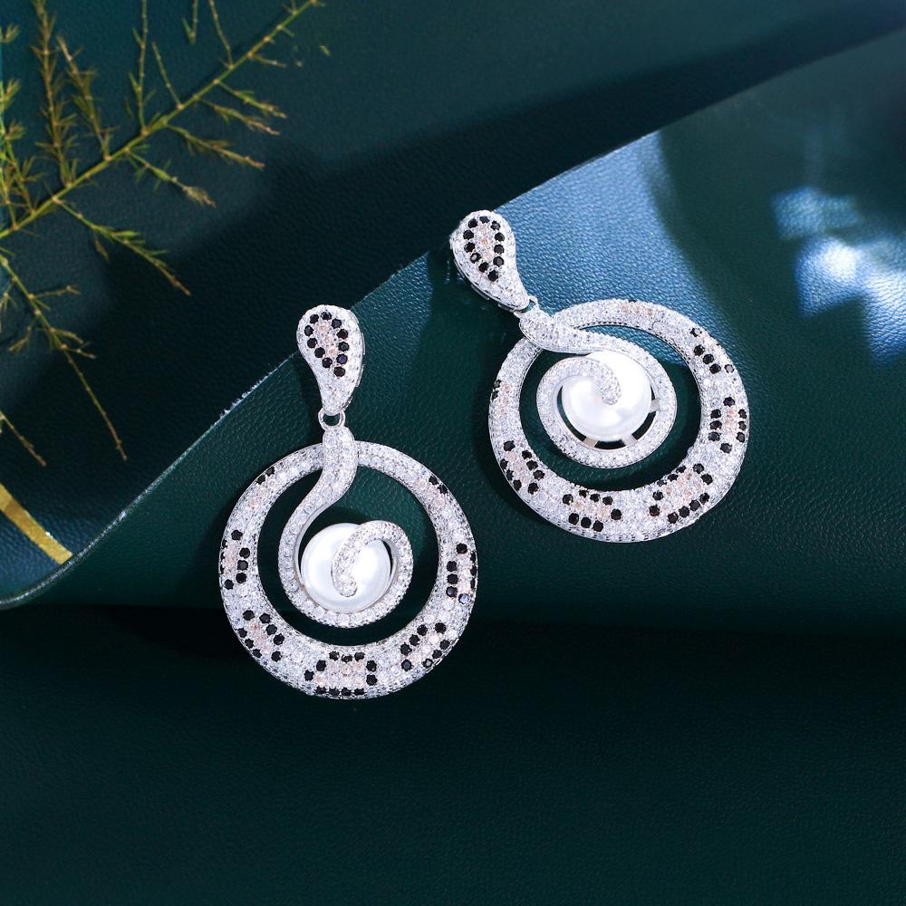 Серьги-гвоздики Французский Легкий Люкс Тяжелая Промышленность Полностью Алмазные Ретро Жемчужные Спиральные Серьги Кольца с Микро-Инкрустацией Цирконами белого золота
