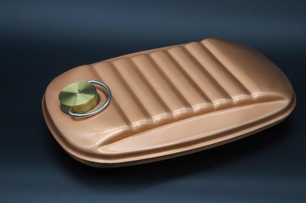 Shinkodo Hot Water Bottle (Capacity: 1,200ml) (Comes with 100% Cotton Bag) Made in Japan, Pure Copper, Gift Wrapping Included