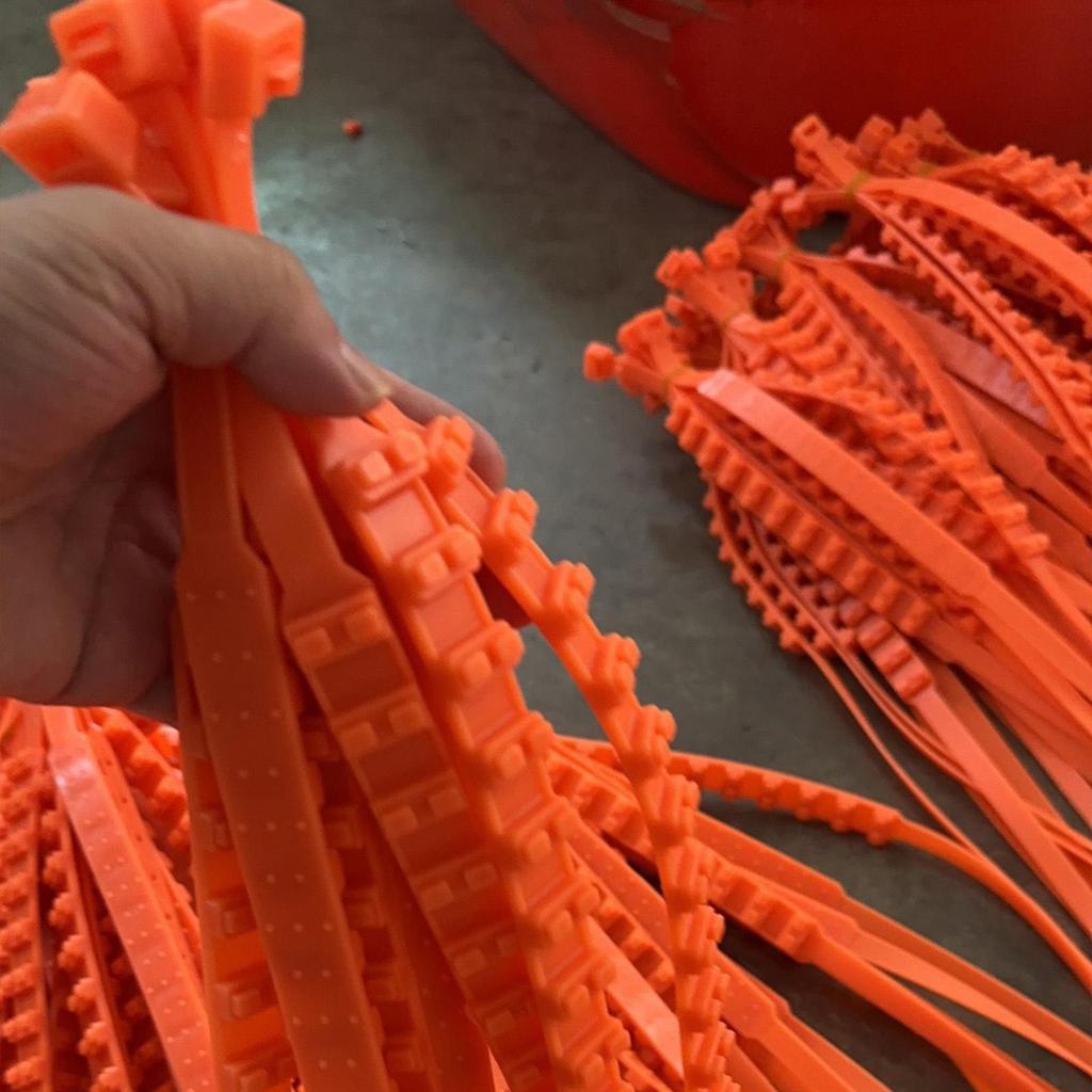 Snow Tire Chains 10 Pieces Automotive Tire Zip Ties for Snow Wheel Anti-Slip Chains for Sedan SUV Truck Outdoor Winter Driving