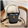 IELGY Contrast Color Niche Messenger Bag Casual Portable Bucket Bag