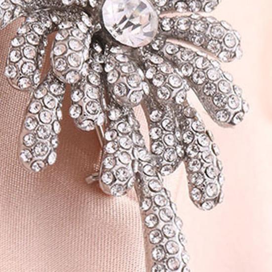 Women Brooch High-Gloss Rhinestone Inlay Sparkling Irregular Shape Lapel Pin Non-Slip Buckle Scarf Badge Clothing Sweaters Collars Bags Accessories
