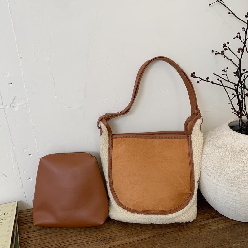 Autumn and Winter Large-capacity Lamb Wool Bucket Bag Women's 2025 New Messenger Tote Bag Premium Plush Shoulder Bag