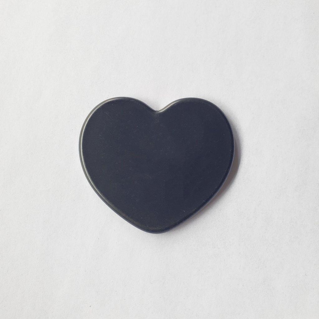 Heart-Shaped Portable Makeup Mirror: Minimalist Girly Pocket Vanity Mirror with HD Reflection