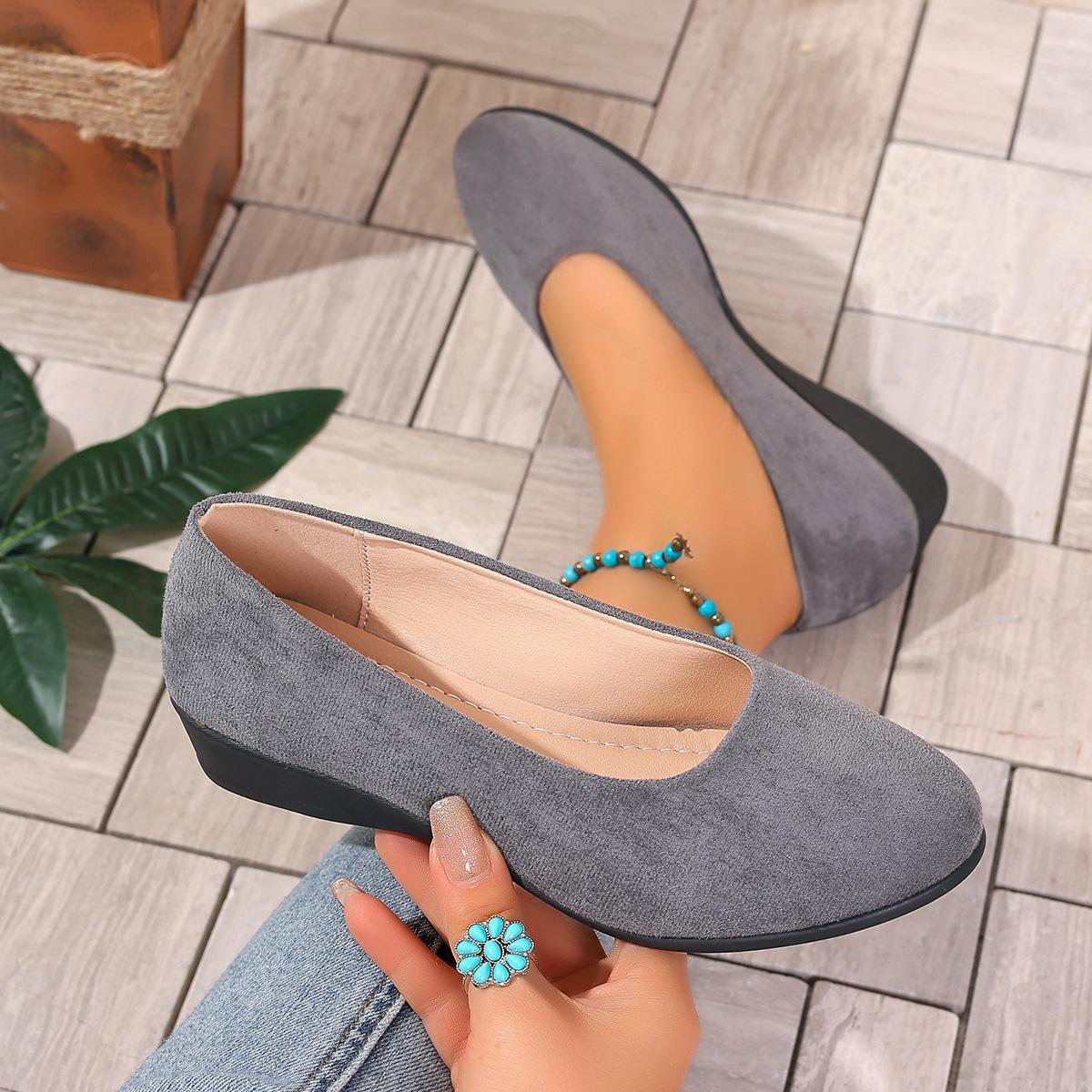 

2025 Весна и Осень Новые Замшевые Корейская Версия Остроносые Одинарные Туфли Женские Конфетного Цвета На Плоской Подошве Женские Туфли Большого Размера Женские 43 серый