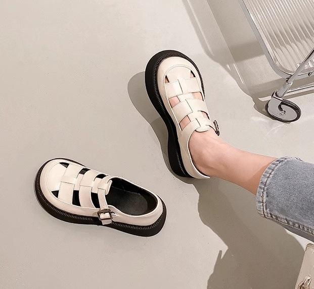 Baotou Sandals Women's 2025 New Summer Platform Versatile Hole Retro Woven Pig Cage Shoes French Roman Shoes