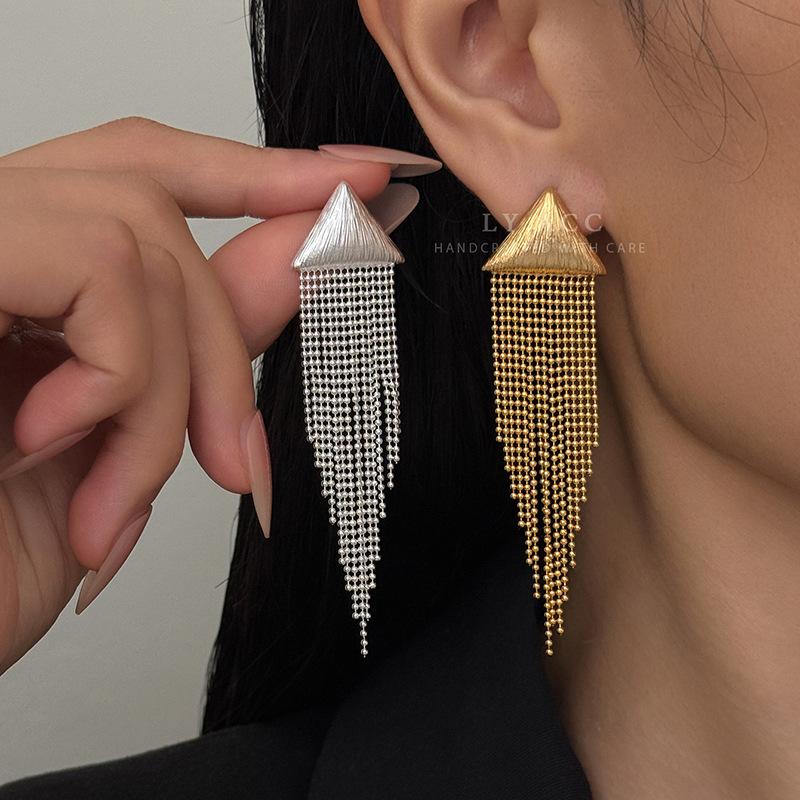 Geometric triangular brushed bead chain fringed long earrings atmospheric swaying dinner party high-end earrings fashion