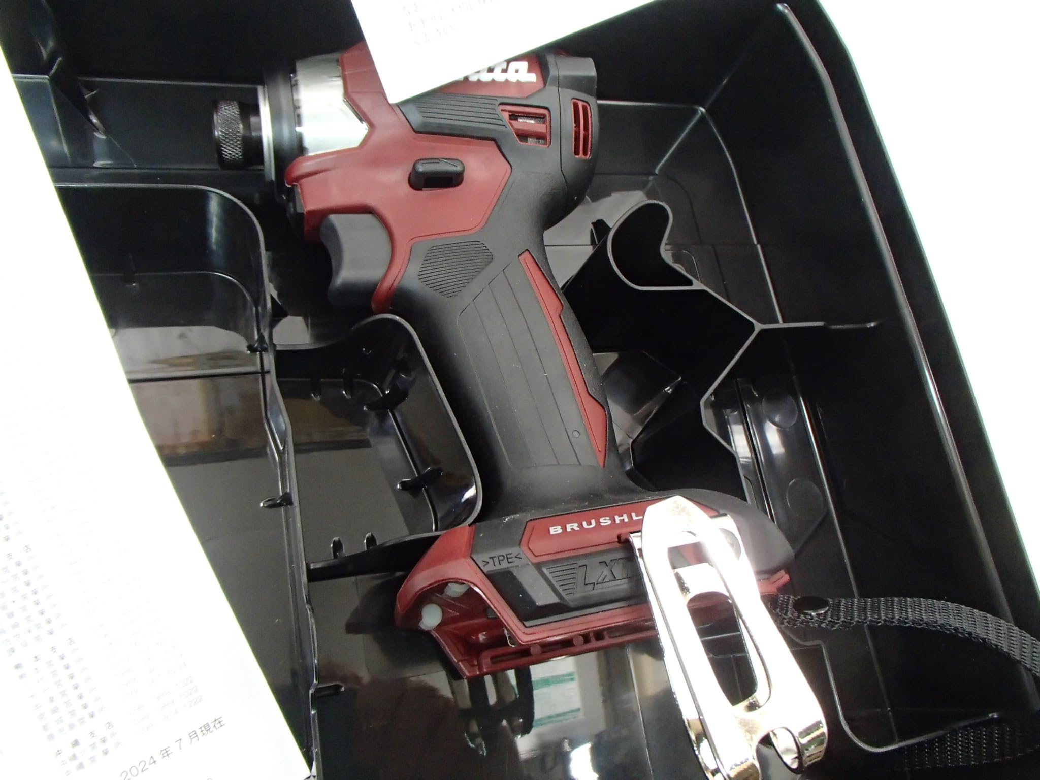 

Бесщеточный ударный шуруповерт Makita TD173DZ 18 В (Только инструмент с оригинальным кейсом, лимитированный цвет AR)