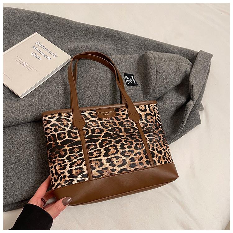 And Modern Elegant Color Block Tote Bag For Women Featuring Chic Leopard Print And Zipper Closure