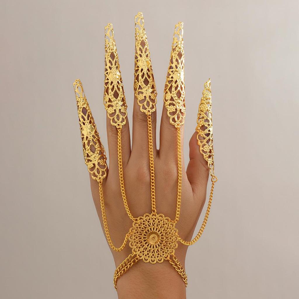 European & American Gothic Halloween Chain Finger Bracelet with Cone-Shape Nails