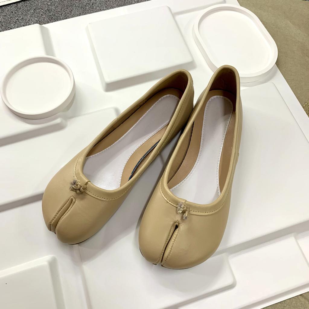 Spot second hair! Grape mother same shoes are cute and thin in summer, pig's trotters, soft soles, shallow mouth, flat soles, single shoes for women