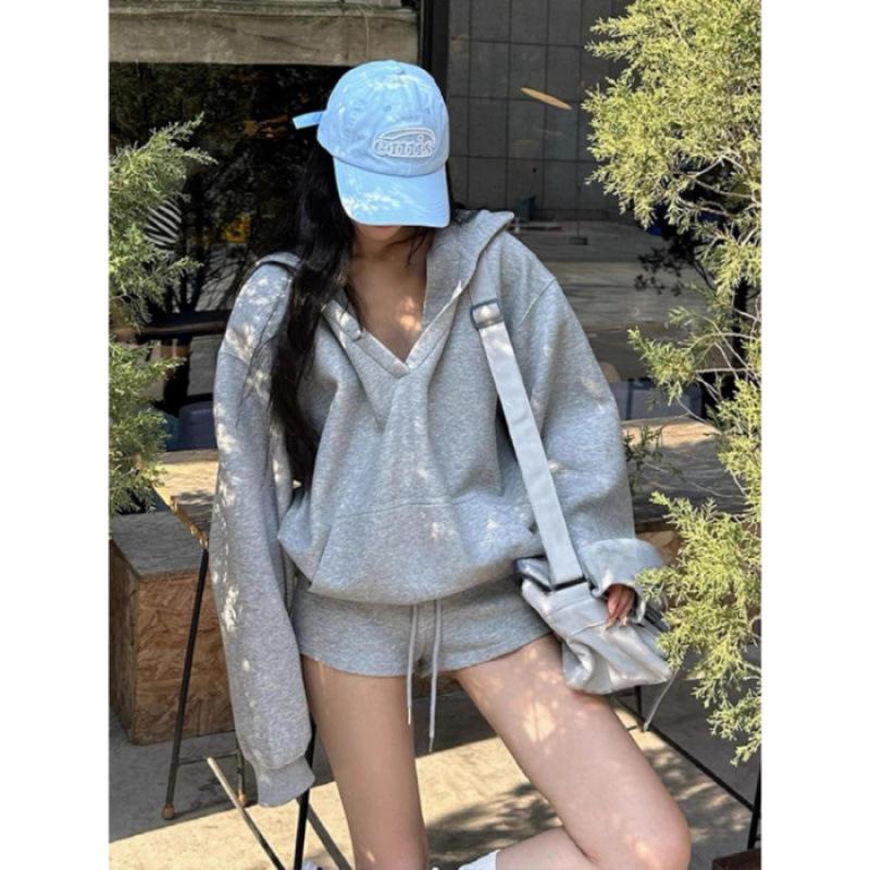 

Women s Casual Retro V-neck Hooded Gray Two-piece Set - Long Sleeve Shorts for Spring & Autumn L