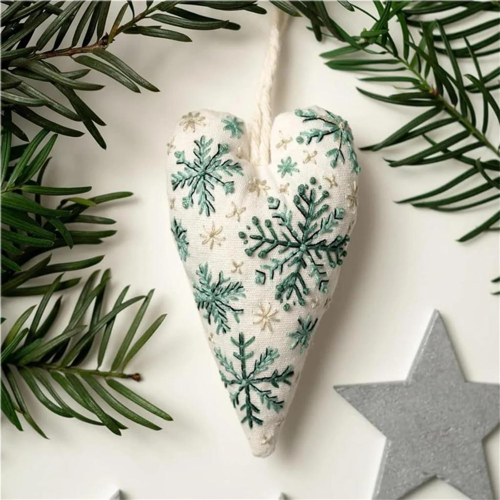 8Pcs DIY Heart Embroidery Christmas Cross Stitch Kit Embroidery Christmas Ornament Kits with Needle and Thread (Material Pack)