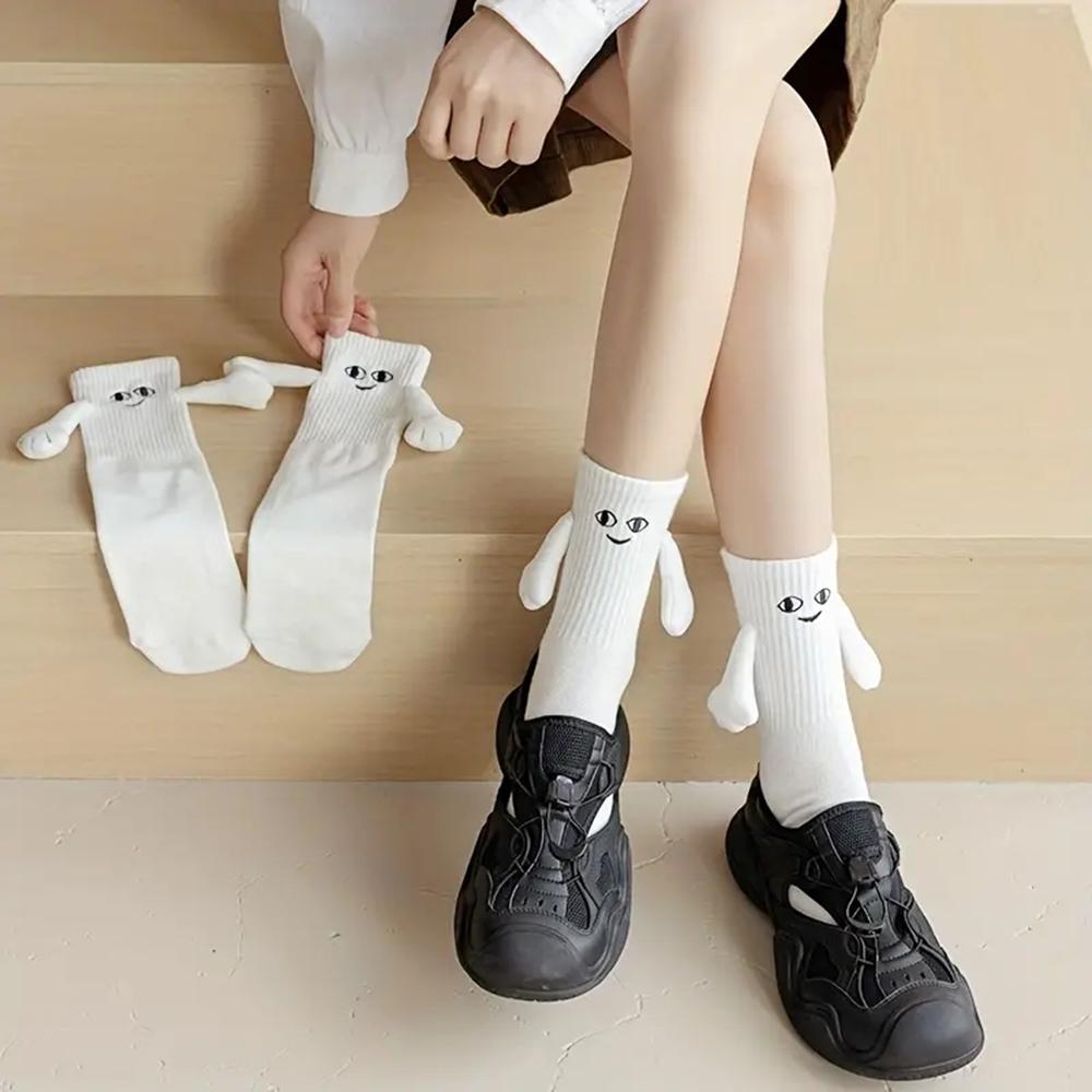 1 Paar Damen-Socken in mittlerer Länge mit niedlichem, lustigem Motiv und Magnetverschluss – interaktive Socken für Eltern-Kind-Beziehungen, Liebende und Freunde