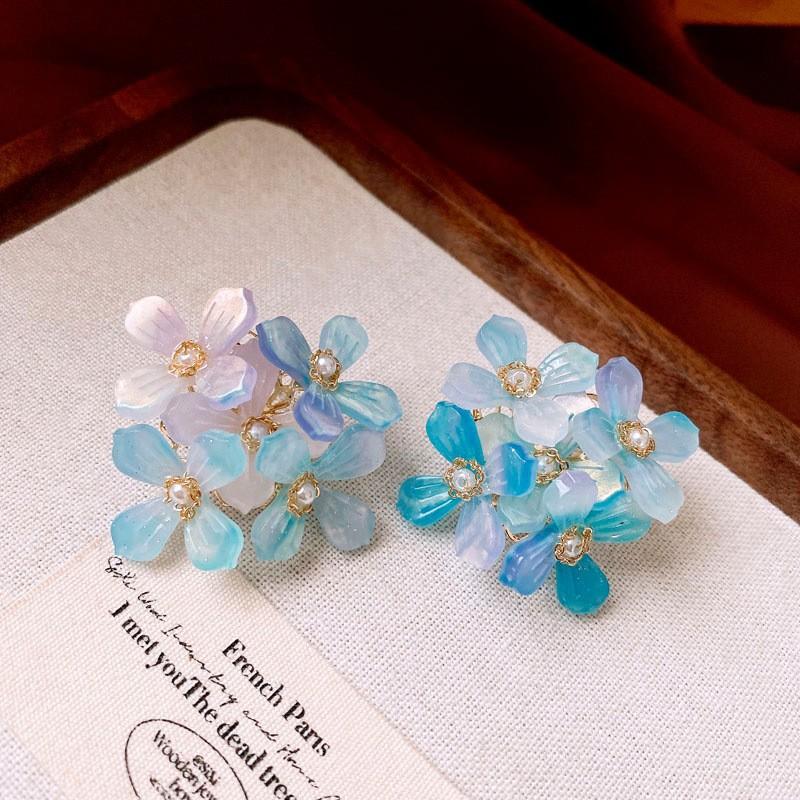 Medieval Silver Needle with Diamonds, Dripping Oil, Flower Pearl Earrings, Temperament, Court Style Stud Earrings, Light Luxury and High-end Earrings.