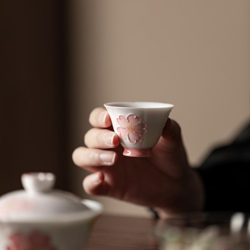 Handbemaltes florales Porzellan Gaiwan-Set mit 2 Tassen Tragbares Reise-Teegeschirr Chinesisches Gongfu-Tee-Geschirr Geschenkbox