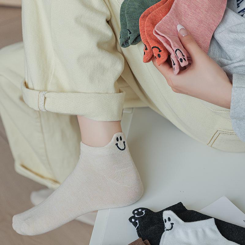 Thin Embroidered Smiley Face Ankle Socks – Cute, Anti-Slip, Invisible Fit for Spring/Summer